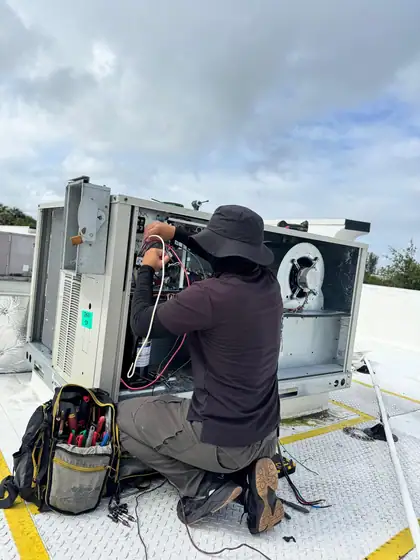 Commercial rooftop unit service