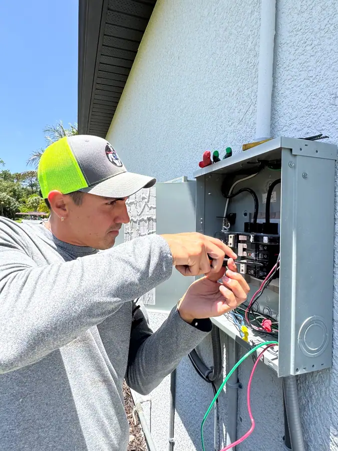 AC Repair and 24/7 Emergency Service: ACMAN on the job