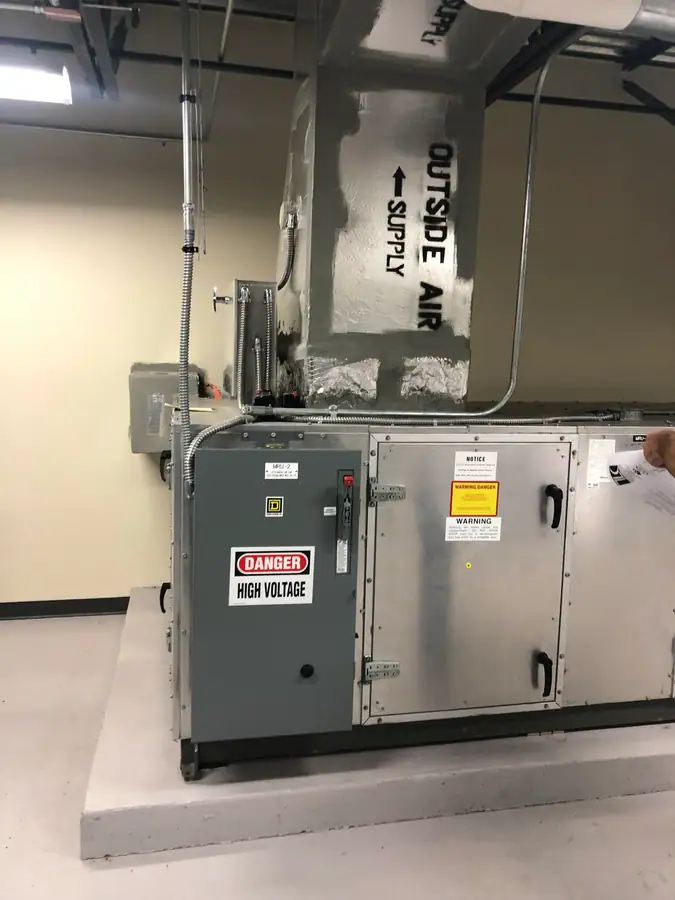 Commercial AC Repair and Emergency Service: ACMAN on the job